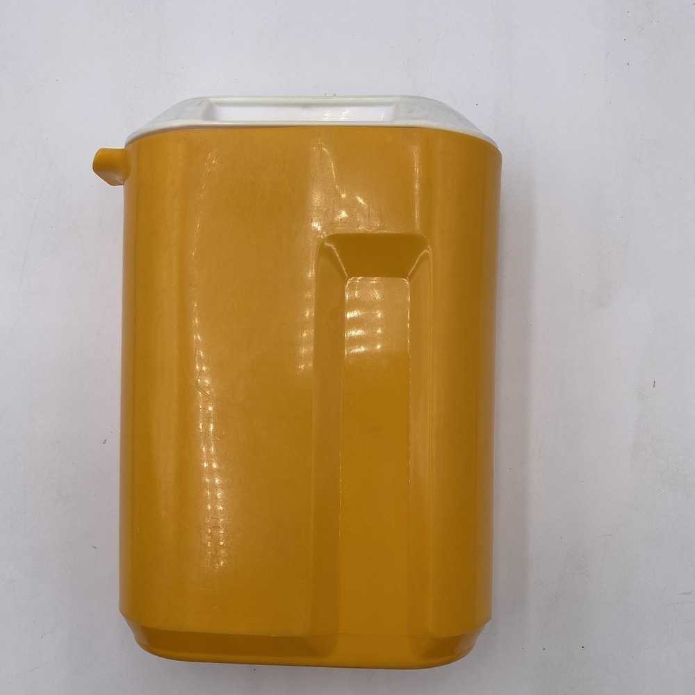 Vtg‎ Rubbermaid Slim Servin Saver 2½ Qt Drink Pitcher 0941 Easy Grip Almond Top